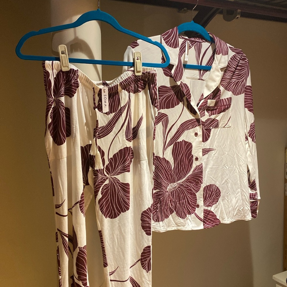 SOMA cool night’s pjs. notched collar, tassel bottoms size small - tags on -new